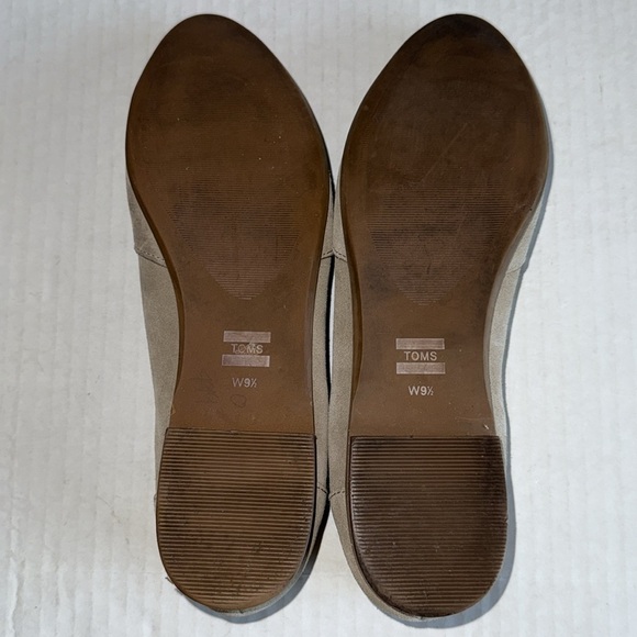 Toms Julie Light Taupe Almond Toe Suede Flats - Picture 10 of 11